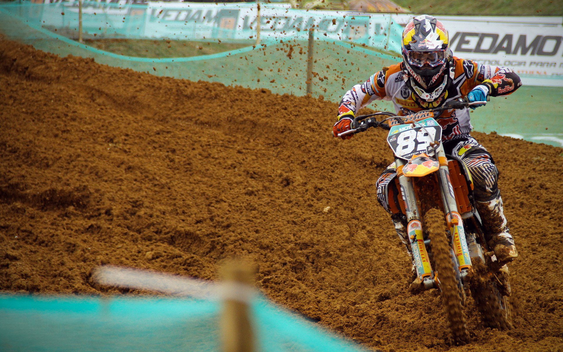 曼联韩国行惊天逆转，维尼修斯赛场绽放光芒—绿茵场上的激情交响